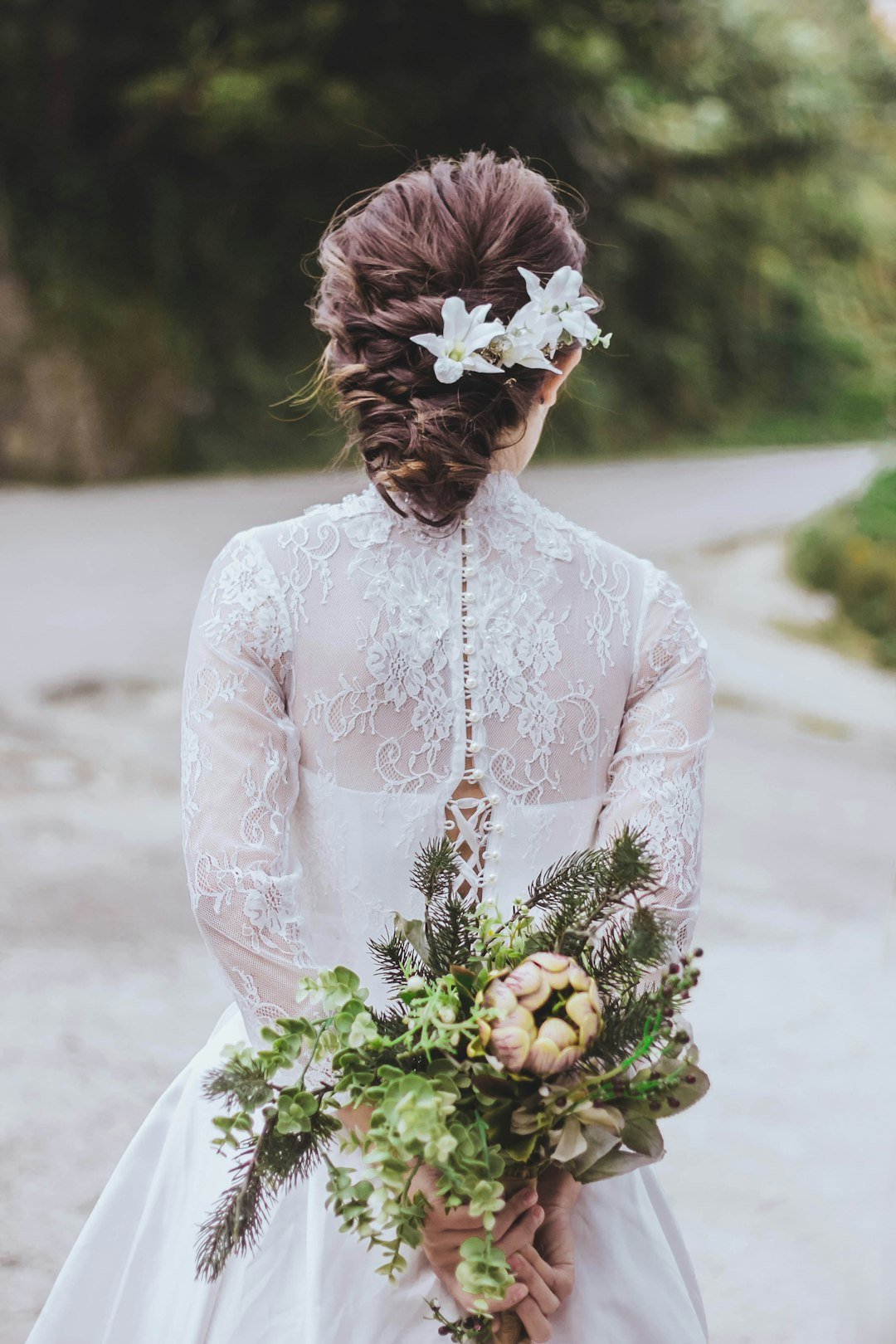 The Profound Connection Between Flowers and Memory in Grief Recovery - Artisan Palace