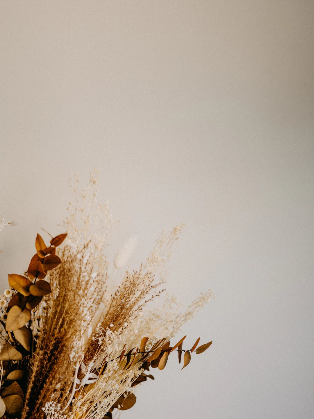 Enchanting Keepsakes: Tips for Gifting Preserved Floral Mementos - Artisan Palace