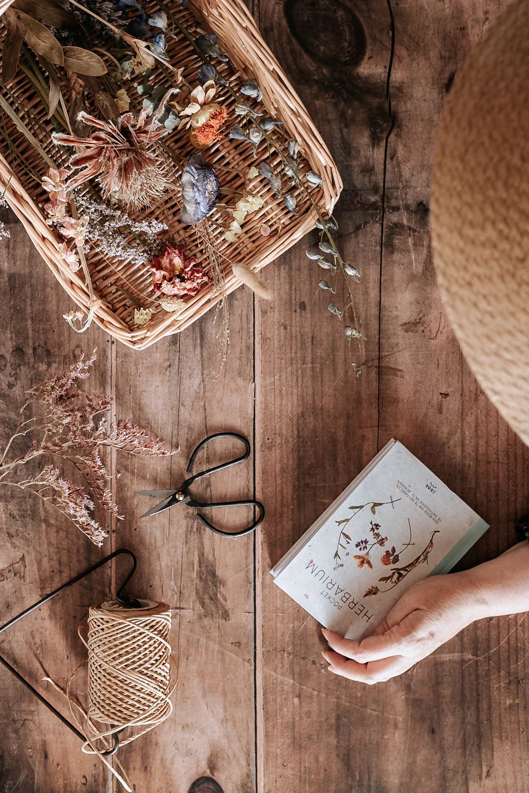 Blooms Forever: Your Ultimate Guide to Choosing the Right Flowers for Preservation - Artisan Palace